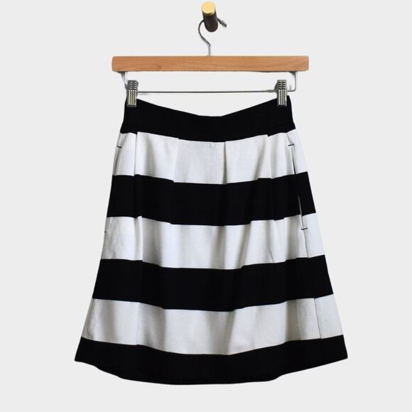 FRENCH CONNECTION Black & White Striped Pleated Mini Skirt Size 4 - Picture 1 of 5